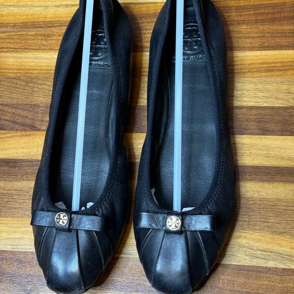 Tory Burch leather ballet flats with bow detail.